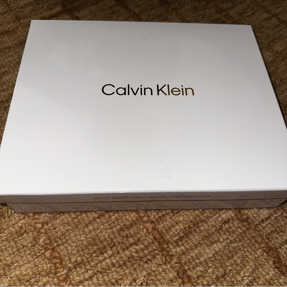 ☃️ BRAND NEW CK ☃️ - Picture 2 of 3